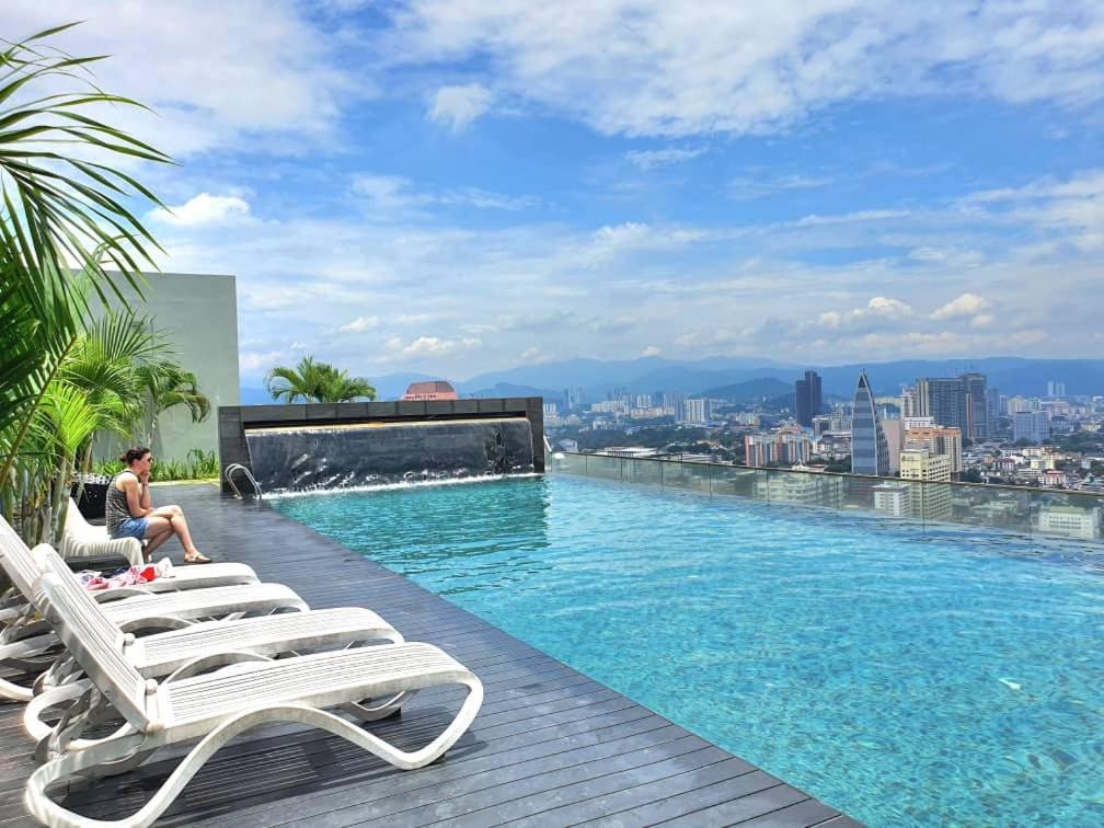 Regalia Suites Klcc View Rooftop Infinity Pool By Angkasa Homes 吉隆坡 外观 照片