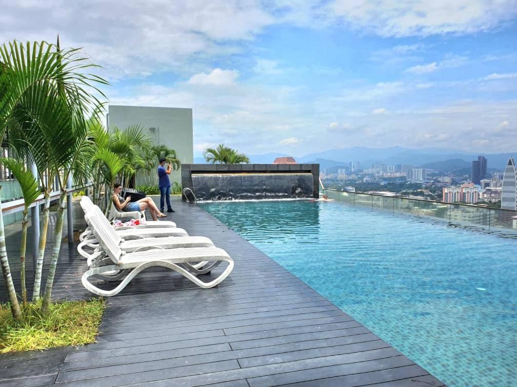 Regalia Suites Klcc View Rooftop Infinity Pool By Angkasa Homes 吉隆坡 外观 照片