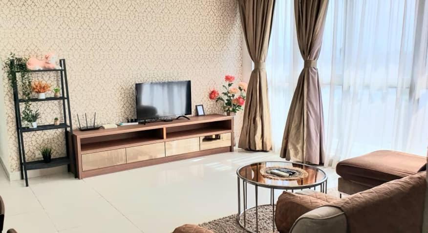 Regalia Suites Klcc View Rooftop Infinity Pool By Angkasa Homes 吉隆坡 外观 照片