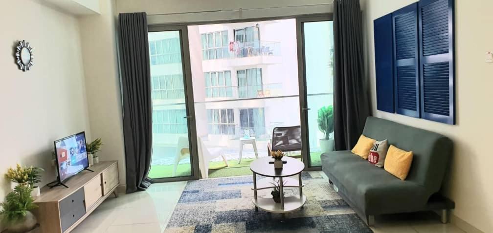 Regalia Suites Klcc View Rooftop Infinity Pool By Angkasa Homes 吉隆坡 外观 照片