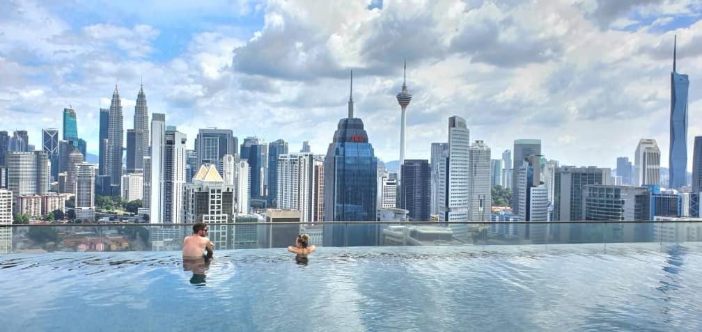 Regalia Suites Klcc View Rooftop Infinity Pool By Angkasa Homes 吉隆坡 外观 照片