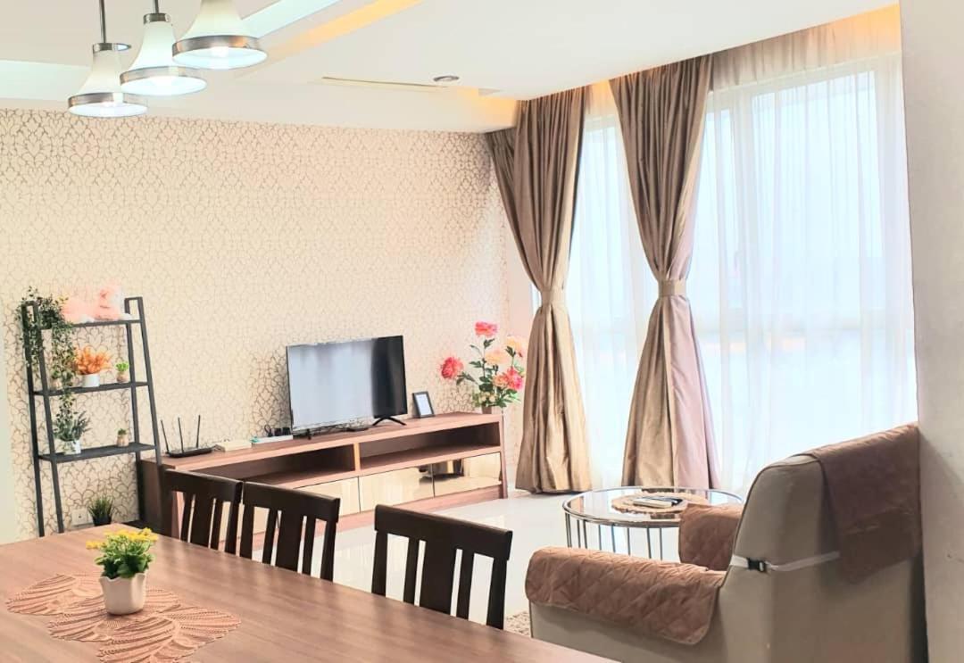 Regalia Suites Klcc View Rooftop Infinity Pool By Angkasa Homes 吉隆坡 外观 照片