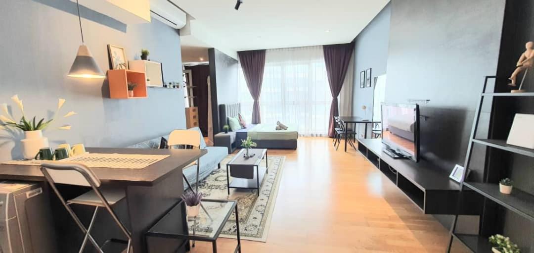 Regalia Suites Klcc View Rooftop Infinity Pool By Angkasa Homes 吉隆坡 外观 照片