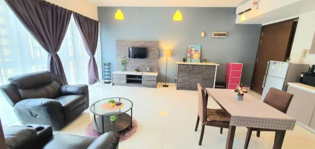 Regalia Suites Klcc View Rooftop Infinity Pool By Angkasa Homes 吉隆坡 外观 照片