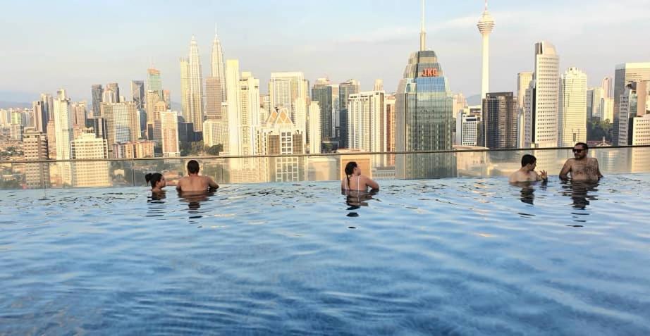 Regalia Suites Klcc View Rooftop Infinity Pool By Angkasa Homes 吉隆坡 外观 照片