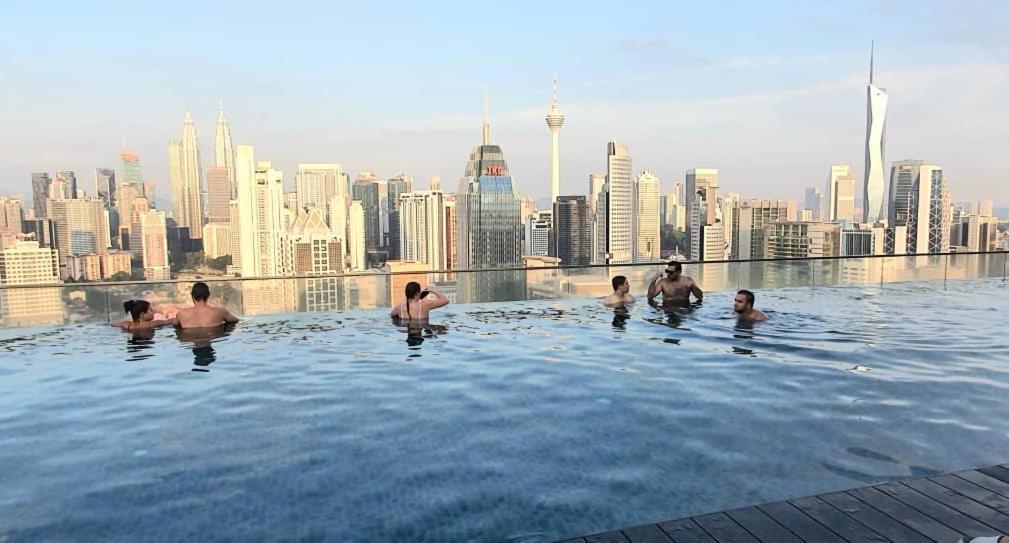 Regalia Suites Klcc View Rooftop Infinity Pool By Angkasa Homes 吉隆坡 外观 照片